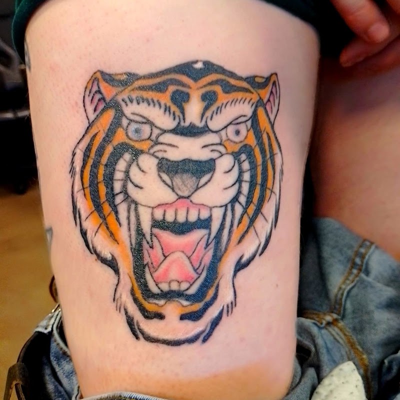 Pins In Ink - Tattoo Studio Avenhorn