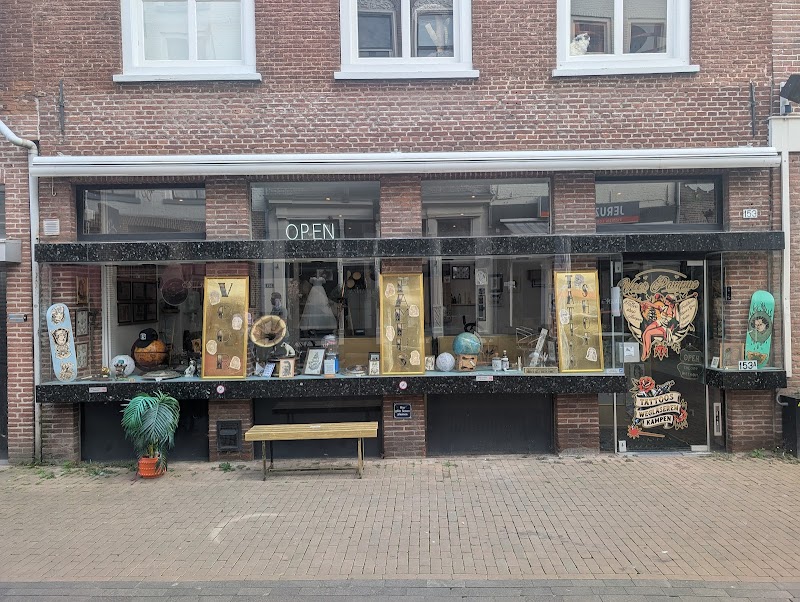 Voor Pampus tattooshop