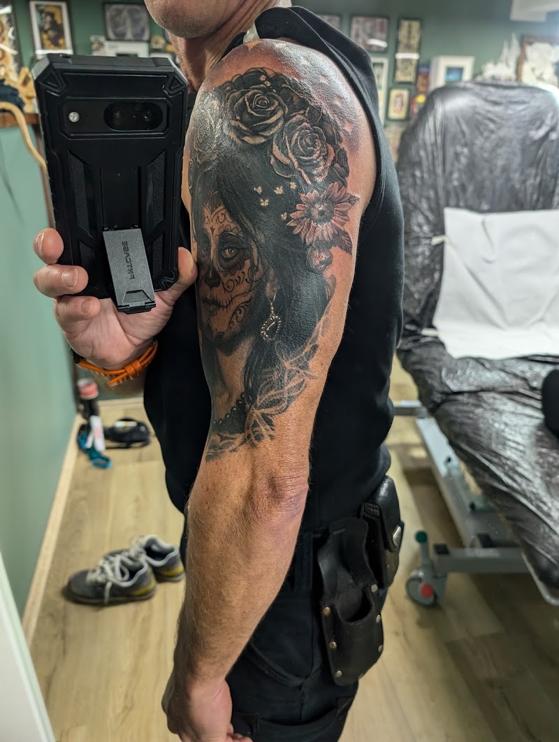 LIVING ILLUSTRATIONS Tattoo & Piercing Atelier