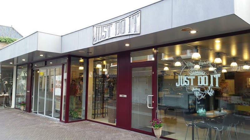 Piercing en Tattoo Studio Just do it