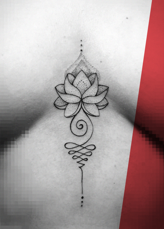 Fineline lotus met unalome symbool op borstbeen.