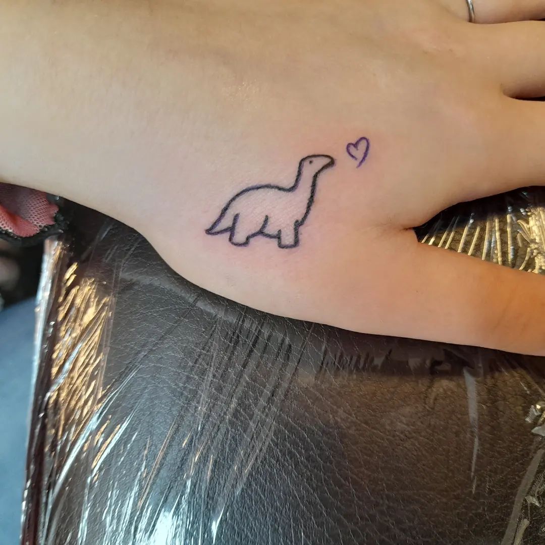 Minimalistische lijntekening van een dinosaurus met een hartje op de hand.