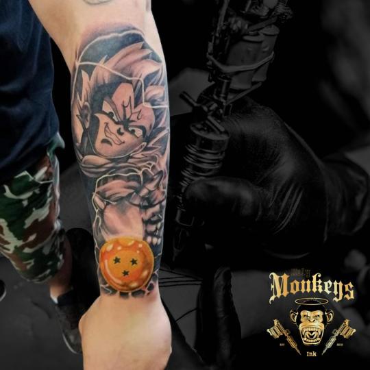 Majin Vegeta en Dragon Ball tattoo op onderarm.