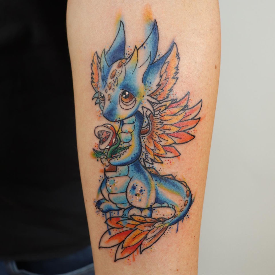 Kleurrijke watercolor draak met Piranha Plant op onderarm.