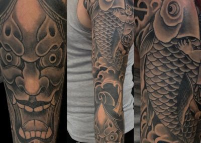 Japanse sleeve met Hannya masker en Koi karper in zwart-wit.