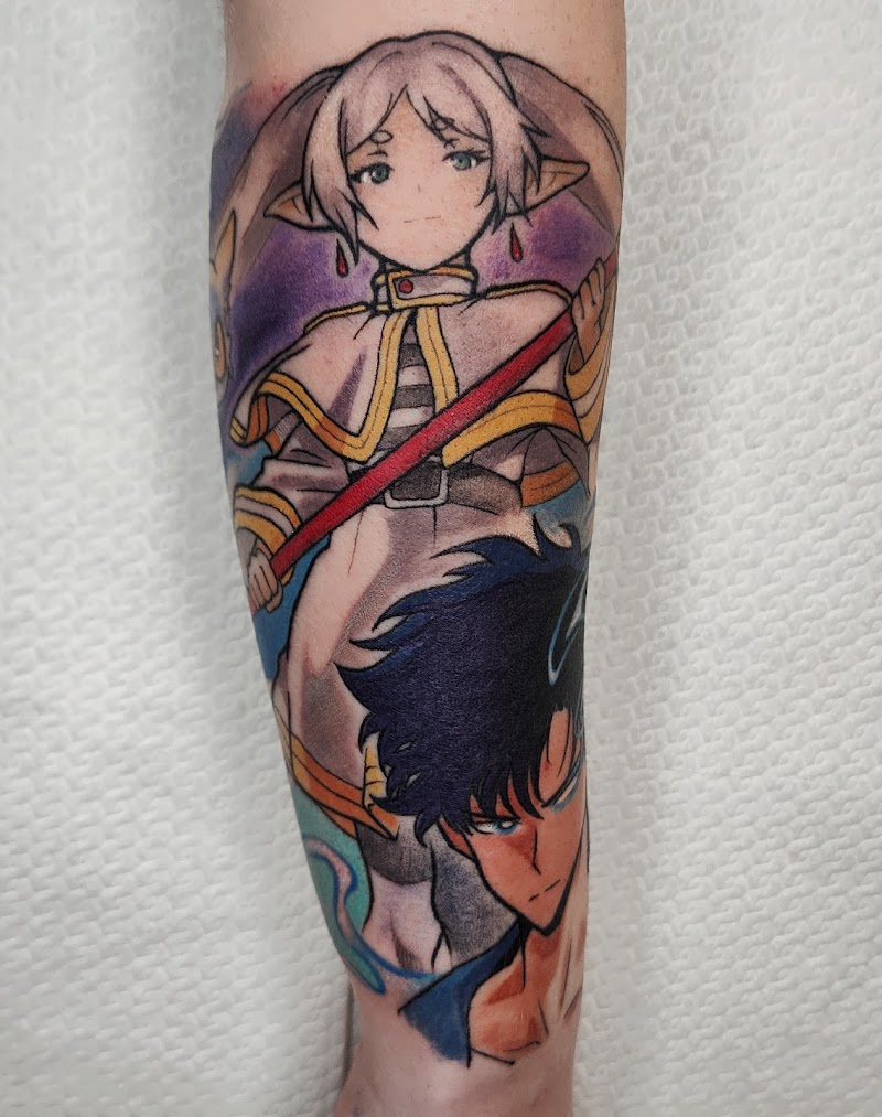 Kleurrijke anime tattoo van Frieren en Stark op het onderbeen.