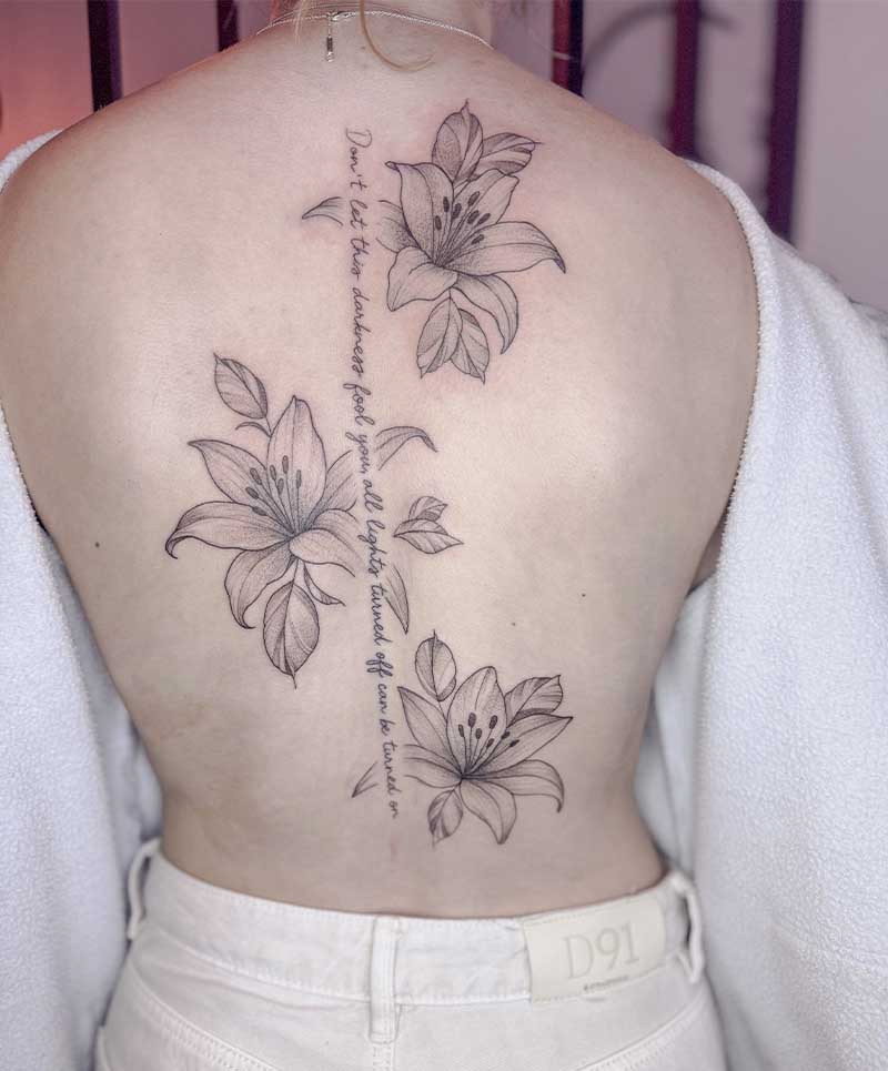 Fineline lelies en tekst op de rug.